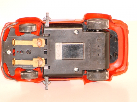 UNDERSIDE OF THE 1/32ND SCALE SLOTLESS PORSCHE 911