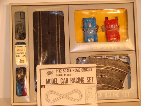 CONTENTS OF THE 1/32ND SCALE SET WITH A LOTUS 30 & A COOPER FORD.MIB RARE