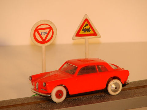 1/43RD SCALE RED ALFA ROMEO GIULIETTA, BODY BY NOREV. MADE IN 1959. RARE