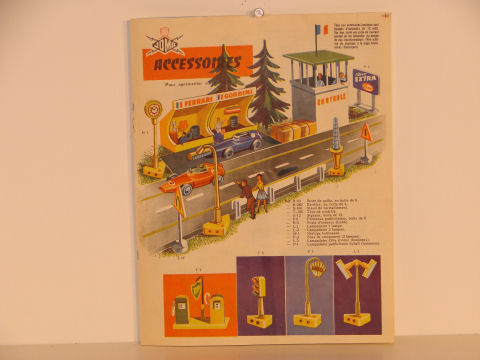1962 CATALOG SHOWING TRACK ACCESSORIES.