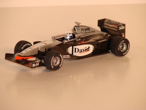 1/32ND SCALE MCLAREN-MERCEDES MP 4/17,MAGNY-COURS 2000