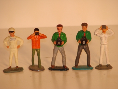 1/32ND SCALE  FIGURES
