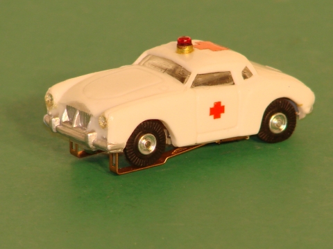 HO SCALE MGA 1600 MK2 AMBULANCE FROM ITS SET,WITH ROOF LIGHT