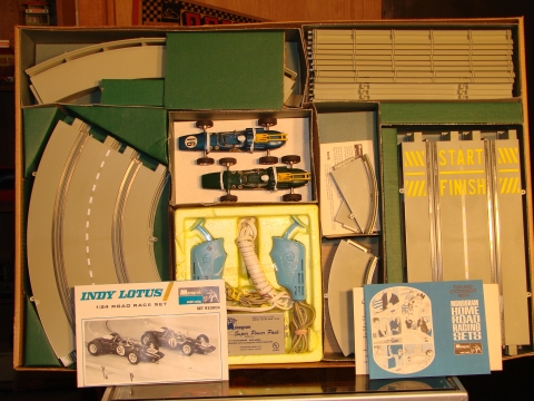 CONTENTS OF THE 1/24TH SCALE LOTUS 38 SET. MIB