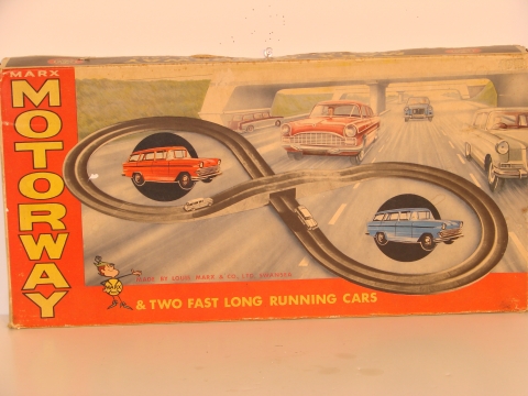 BOX TOP OF THE STATION WAGON SET