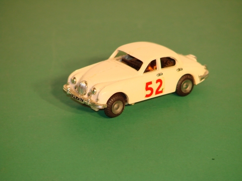 HO SCALE RACING JAGUAR 3.4 L SALOON