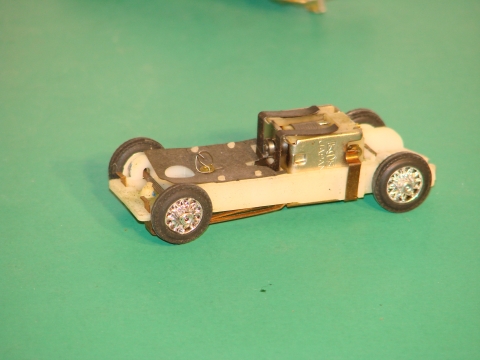 1/48TH SCALE MOTOR, CHASSIS, & WHEELS FOR THE ORIGINAL JAMES BOND CARS. MADE BY GILBERT NOT AURORA. RARE 1965  