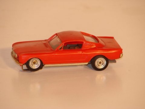 1/48TH SCALE FORD MUSTANG,LATER VERSION WITH AURORA CHASSIS & WHEELS