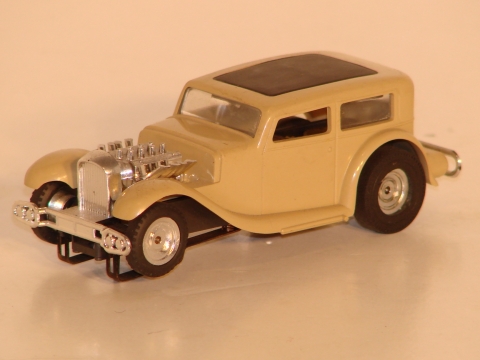 1/48TH SCALE 1932 FORD CHOPPED SEDAN. MADE 1964-65