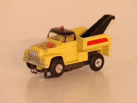 HO SCALE MACK WRECKER