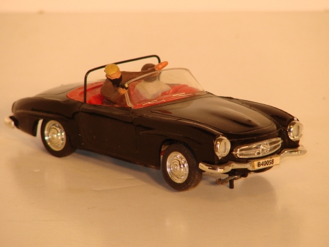 1/32ND SCALE MERCEDES 190 SL FROM THE JAMES BOND SET  