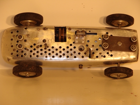 UNDERSIDE OF THE METAL GAS POWERED 1/12 MRRC MERCEDES W 196 RAILCAR SHOWING THE ZONKERS,RARE